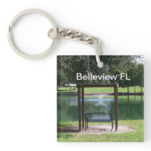 小さな町の湖のビュー