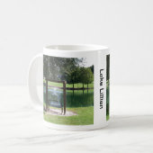 小さな町の湖のビュー コーヒーマグカップ (正面左)