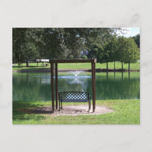 小さな町の湖のビュー ポストカード (正面)