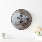 小さな白いティーカッププードル犬 ラージ壁時計 (ホーム)