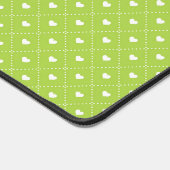 小さな白いハートの列を持つライムグリーン デスクマット (コーナー)