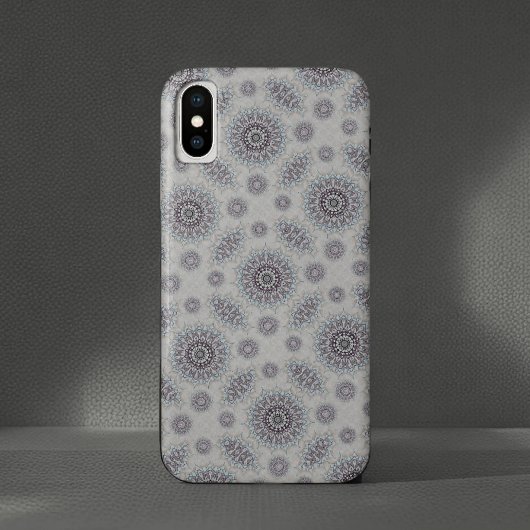 小さな白い花の落ちる Case-Mate iPhoneケース