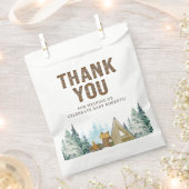 小さな素朴キャンパーの赤ちゃんシャワーを木製 フェイバーバッグ (クリップ留めされた状態)