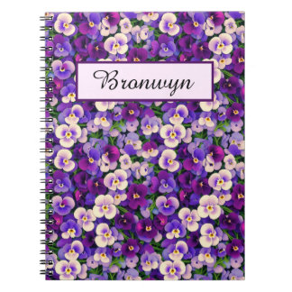 小さな紫色のパンジーパーソナライズされた ノートブック