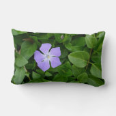 小さな紫色の花 ランバークッション (裏面)