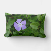 小さな紫色の花 ランバークッション (正面)