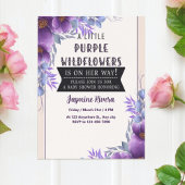 小さな紫色の野生の花の赤ちゃん女の子シャワー 招待状