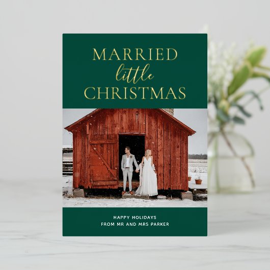 小さな結婚したクリスマスグリーン金ゴールドスクリプトの写真 箔シーズンカード (立ち正面)