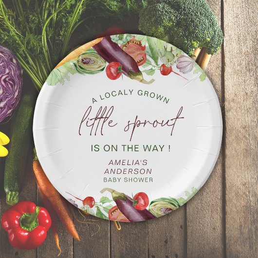 小さな芽が赤ちゃんシャワーを浴びる途中にある ペーパープレート