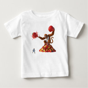 小さな英雄がイチゴの山を守る巨大な猿の前に立ち向かう ベビーTシャツ