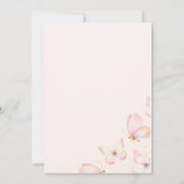小さな蝶がピンクの赤ちゃんシャワーの途中にある 招待状 (裏面)