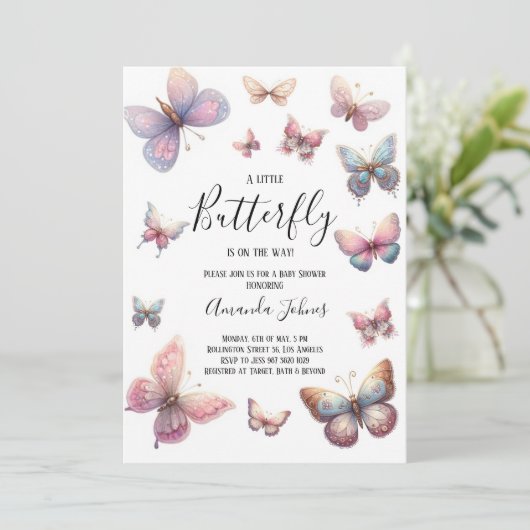 小さな蝶がピンクの赤ちゃんシャワーの途中にある 招待状 (スタンド正面)