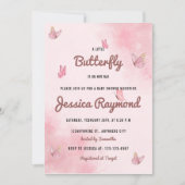 小さな蝶がピンクの赤ちゃんシャワーを彼女の道にある 招待状 (正面)