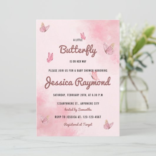 小さな蝶がピンクの赤ちゃんシャワーを彼女の道にある 招待状 (スタンド正面)