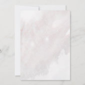 小さな蝶がピンクの赤ちゃんシャワーを彼女の道にある 招待状 (裏面)