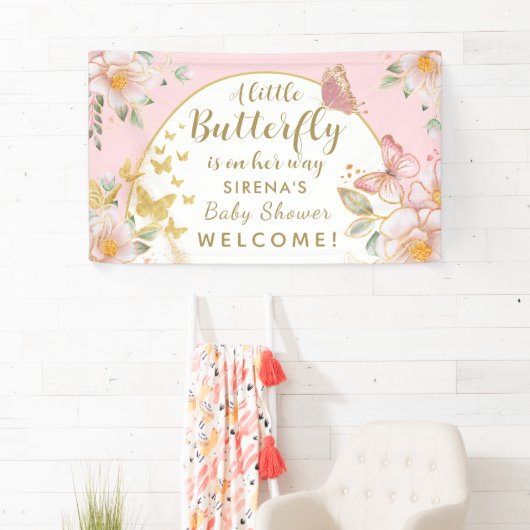 小さな蝶が彼女の方法の女の子の赤ちゃんシャワー 横断幕 (インサイチュ)