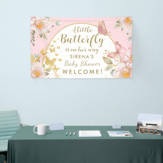 小さな蝶が彼女の方法の女の子の赤ちゃんシャワー 横断幕 (トレードショー)