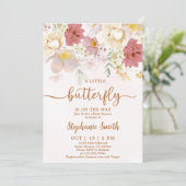 小さな蝶が彼女の途中にある赤ちゃんシャワーの女の子 招待状 (スタンド正面)