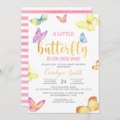 小さな蝶が彼女の道にある赤ちゃんシャワー金ゴールド 招待状 (正面/裏面)