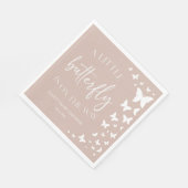 小さな蝶が赤ちゃんシャワーの途中にある スタンダードランチョンナプキン (角)