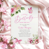 小さな蝶が赤ちゃんシャワーの途中にある 招待状