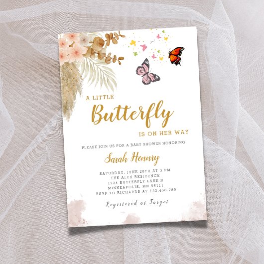 小さな蝶が途中にあるフローラの赤ちゃんシャワー 招待状