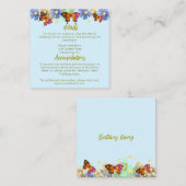 小さな蝶が道を進んでいるフローラ エンクロージャーカード (正面/裏面)