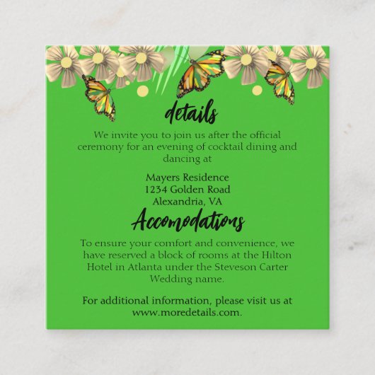 小さな蝶が道を進んでいるフローラ エンクロージャーカード (正面)