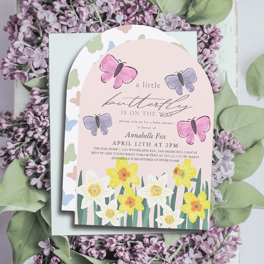 小さな蝶の水仙ピンクの女の子の赤ちゃんシャワー 招待状