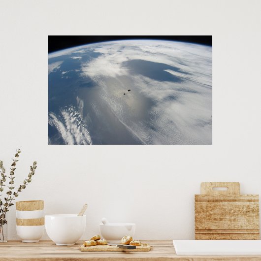 小さな衛星は地球の一部の上を公転する。 ポスター (キッチン)