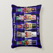 小さな赤いトラックとクリスマスくるみ割り アクセントクッション (正面(垂直))