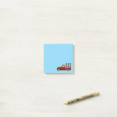 小さな赤いトラックとナツクラッカーのポストイットのノート ポストイット (デスク上)