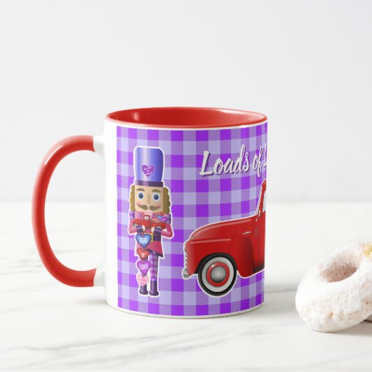 小さな赤いトラックとバレンタインのくるみ割り マグカップ (ドーナツ)