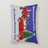 小さな赤いトラックとワゴンと古い赤いトラクター アクセントクッション (正面(垂直))