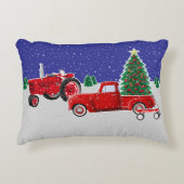 小さな赤いトラックとワゴンと古い赤いトラクター アクセントクッション (正面)