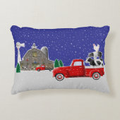 小さな赤いトラックに農場動物スタック アクセントクッション (正面)