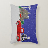 小さな赤いトラックに農場動物スタック アクセントクッション (正面(垂直))