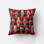 小さな赤いトラックのクリスマスとくるみ割り クッション (裏面)