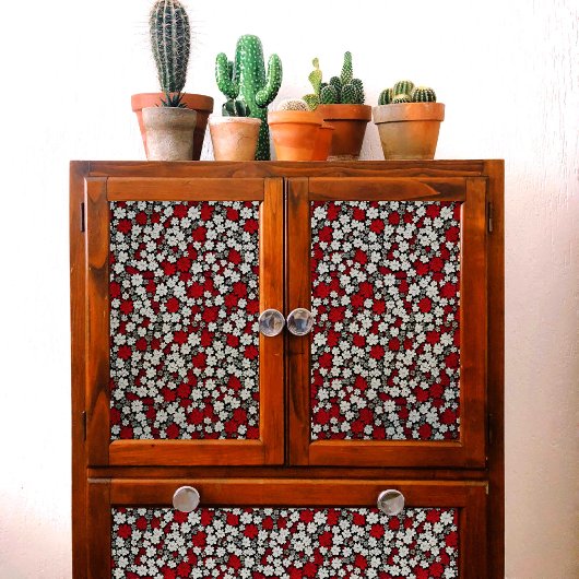 小さな赤、白と灰色の花のパターンの切り離し 薄葉紙