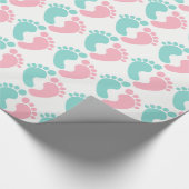 小さな足跡ベビーがシャワーパーティーを明らかにする ラッピングペーパー (角)