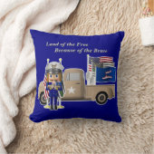 小さな軍隊トラックとコーストガードナツクラッカー クッション (ブランケット)