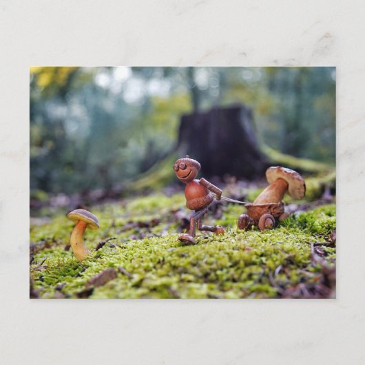 小さな運荷車にドングリ小妖精や小人のキノコ ポストカード (正面)
