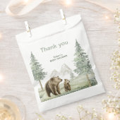 小さな野生のベビークマの森の赤ちゃんシャワーカード フェイバーバッグ (クリップ留めされた状態)