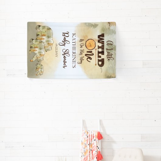 小さな野生の人が森の赤ん坊のシャワーを浴びる 横断幕 (インサイチュ)