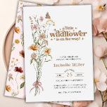 小さな野花のフローラ女の子の赤ちゃんシャワー 招待状<br><div class="desc">可愛い「A Little Wildflowerフローラガールベビーシャワー招待状」を紹介。自然とお洒落のお祝いに最適なインスパイア選択！野生の花の赤ん素晴らし坊のシャワーのエッセンス魅力的、花模様の繊細な魅力、春と夏の新鮮さを組み合わせたこのデザインとアウトドアの美しいを受け入れる。私たちの水色の最高傑作は、自然の本質を捉え、ボホシックまたは屋外の植物性の野草花をテーマにした赤ちゃんシャワーのための理想的な選択をする。この招待を作る野花と同じように咲くあなたの赤ん鮮やか坊の女の子のお祝い。インスタントダウンロードオプションを利用して、あなたのシャワーを計画することは決して簡単ではなかった。ダウンロード可能なデザインを選択するだけで、すぐに送信する準備ができて招待状を持つ。自然の美しい中にあなたの小さなフローラの到着を発表する完璧な方法で私たちの小さなワイルドフラワーの女の子の赤ちゃんシャワー招待状で"開花のベビー"の本質を受け入れる。今日は手に入れ！</div>