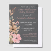小さな野花少女ピンクの赤ちゃんシャワー ベラム紙招待状 (オフセット)