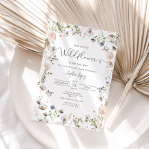 小さな野草は赤ん坊のシャワーの途中にある