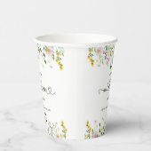 小さな野草は赤ん坊のシャワーの途中にある 紙コップ (右)