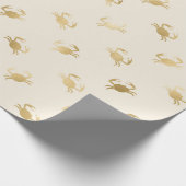 小さな金ゴールドカニのオフホワイト ラッピングペーパー (角)