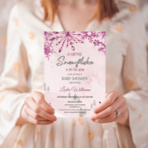 小さな雪の結晶が冬の到来を知らせるベイビーシャワー